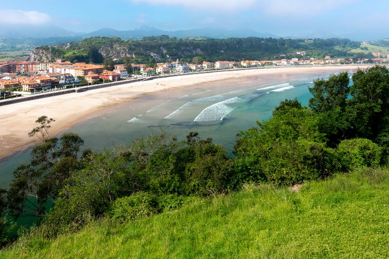 Otras playas para perros en Asturias: playa de Santa Marina en Ribadesella