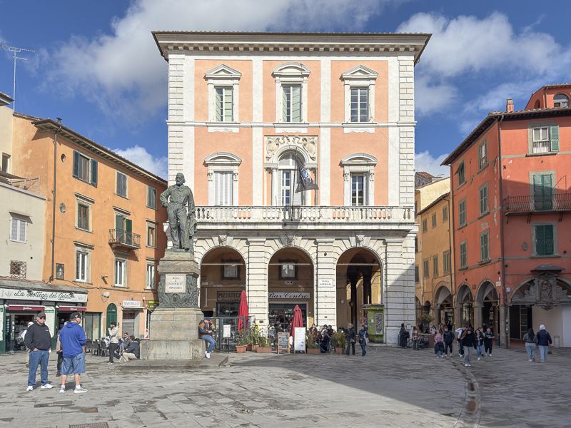 Qué ver en Pisa en un día: Piazza Garibaldi