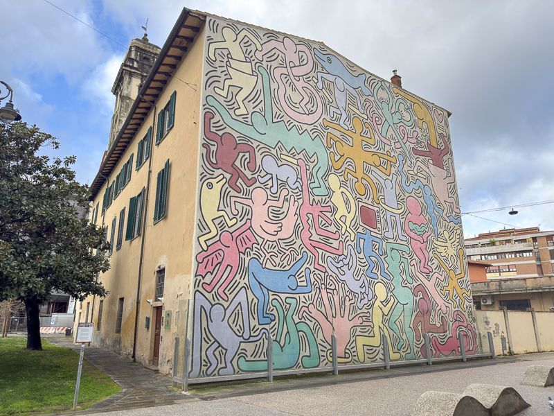 Qué ver en Pisa gratis: Mural "Tuttomondo" de Keith Haring