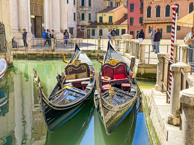 Qué ver en Venecia: góndolas en sus canales
