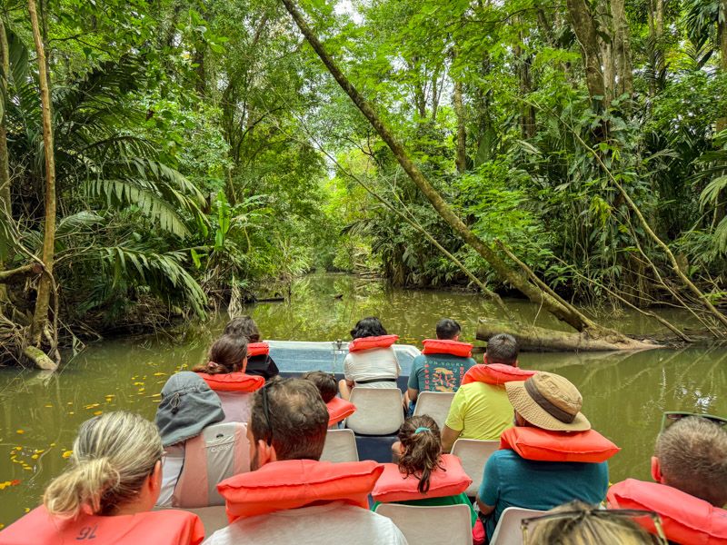 Viaje a Costa Rica por libre: Tour en barca en el PN Tortuguero