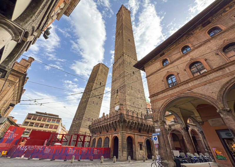 Los 7 secretos de Bolonia: El jarrón roto de la Torre Asinelli
