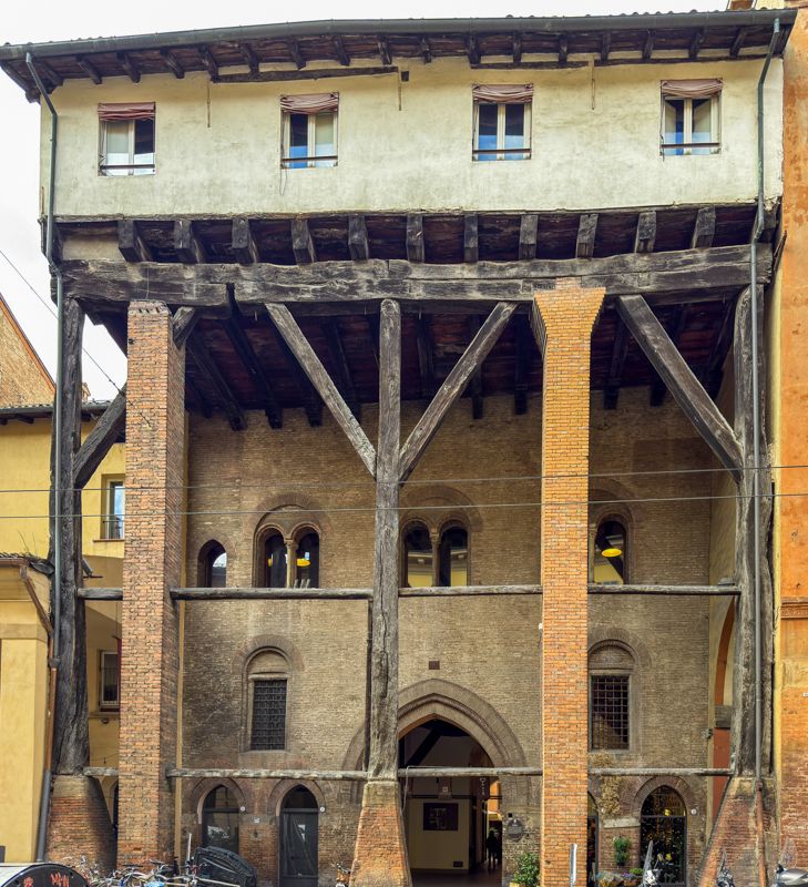 Los 7 secretos de Bolonia: Las tres flechas de Corte Isolani