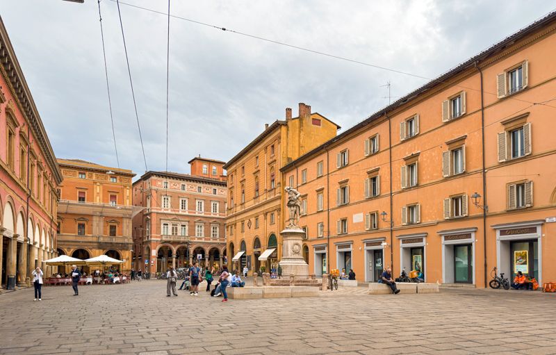 Qué ver en Bolonia: Piazza Galvani