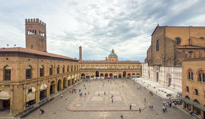 Qué ver en Bolonia: Piazza Maggiore y Basílica de San Petronio