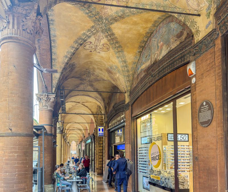 Qué ver en Bolonia: Pórticos de Via dell'Indipendenza
