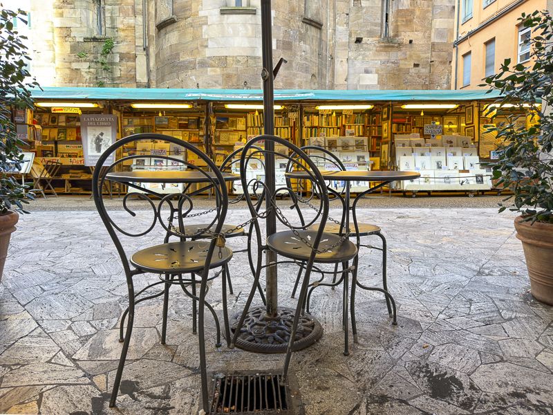 Qué ver en Lucca en medio día: Piazzetta del Libro
