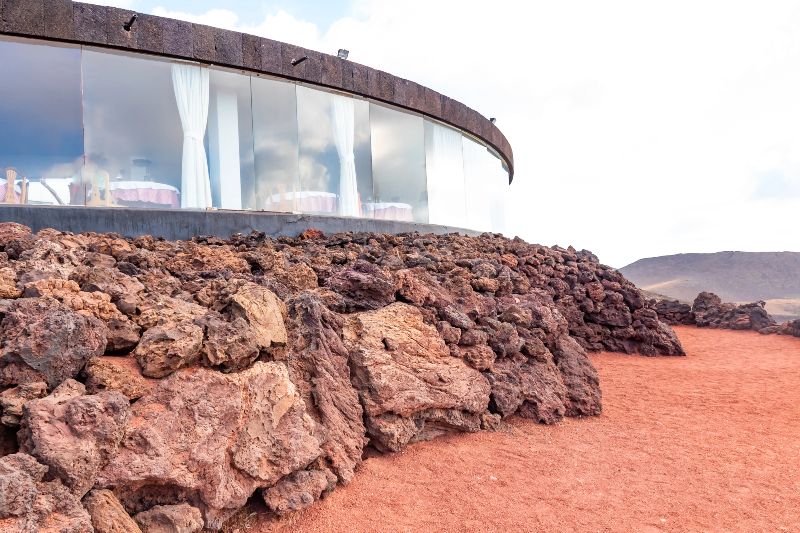 Restaurante El Diablo, un sitio donde comer si visitas los imprescindibles que ver en Lanzarote