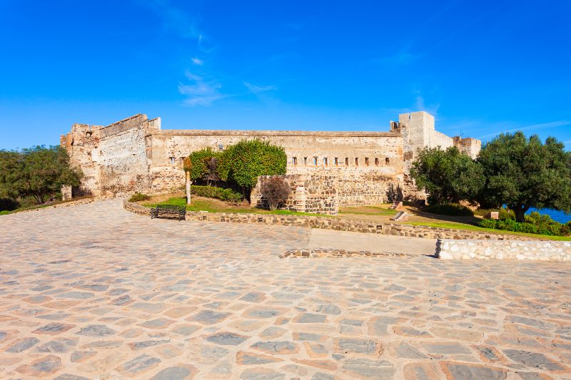 La playa de perros de Fuengirola está cerca del Castillo de Sohail