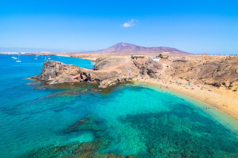 Playa de Papagayo, una de las playas que ver en Lanzarote para disfrutar de este paraíso