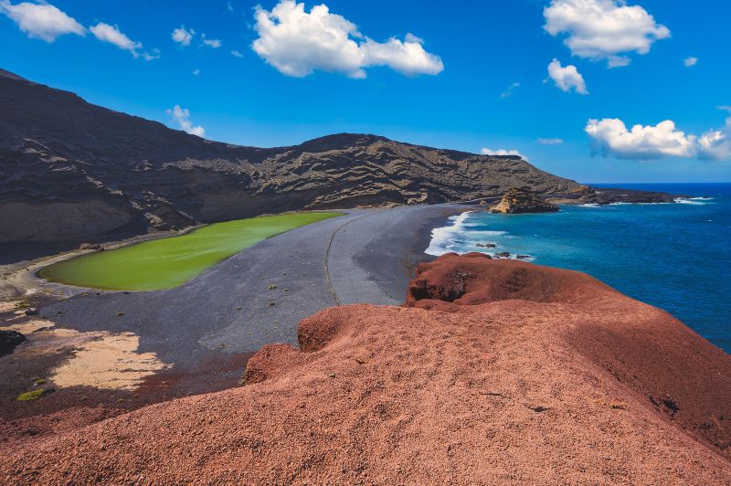 El Golfo y Charco de los Clicos (Charco Verde), dos maravillas naturales que ver en Lanzarote si te apasionan los paisajes volcánicos