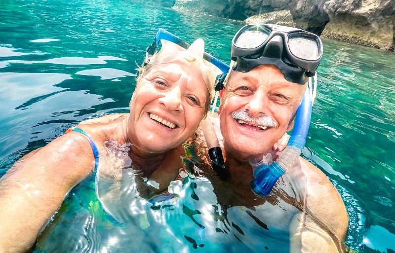 Mejores seguros de viaje para mayores de 70 años: cuál es el mejor