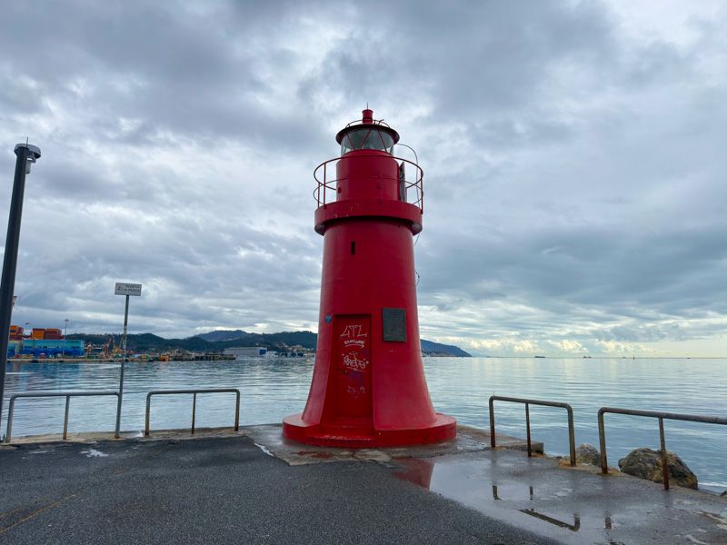 Qué ver en La Spezia: Faro de Molo Italia