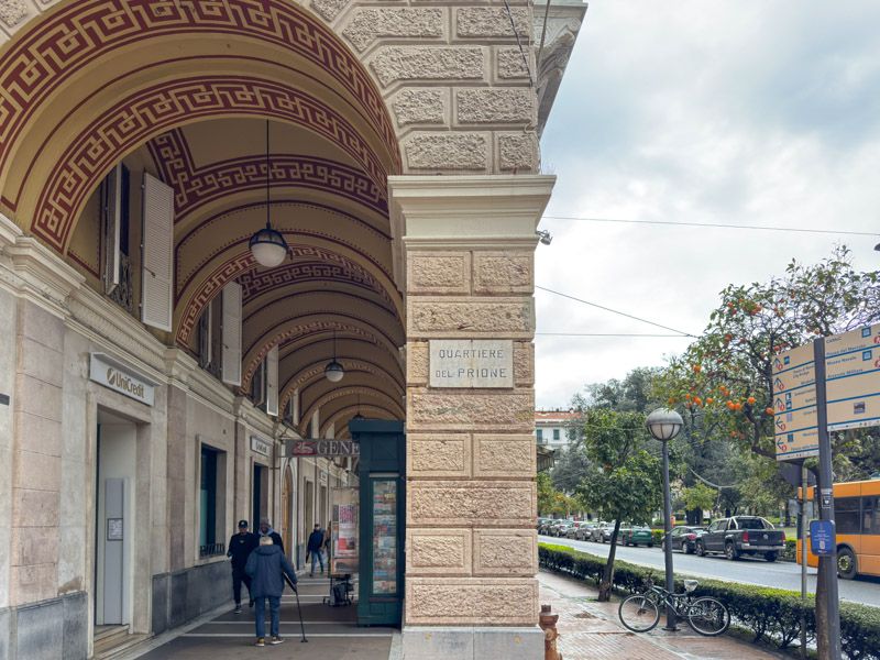 Qué ver en La Spezia: Via Chiodo y sus pórticos