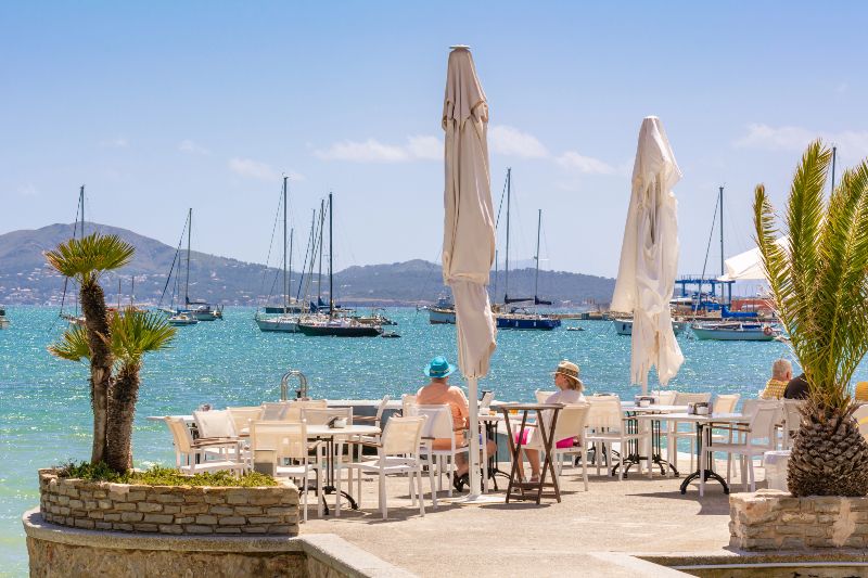 Dónde comer con perros si vas a las playas para perros en Mallorca