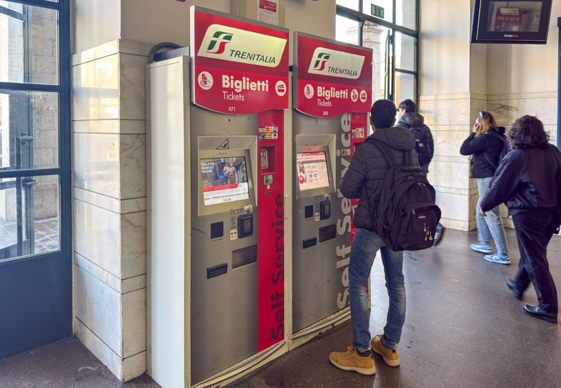 Consejos para viajar a Italia: cómo validar los billetes de tren