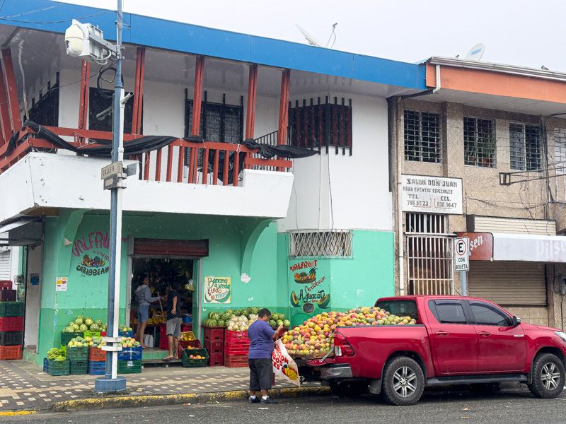 Alquilar coche en Costa Rica: Camioneta con fruta