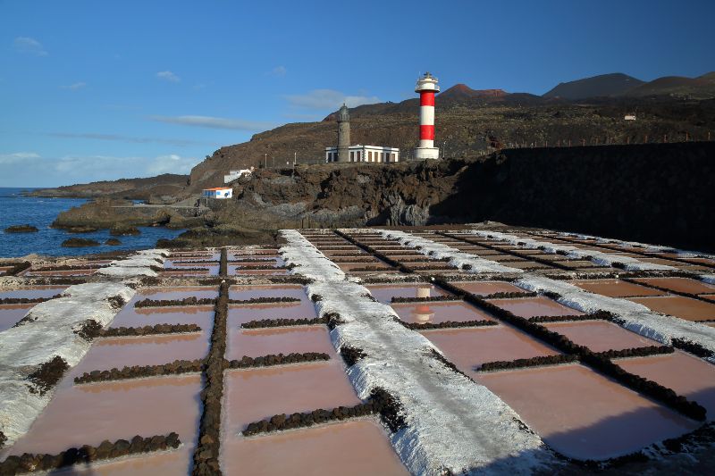 Faro y salinas de Fuencaliente, un paisaje diferente que ver en La Palma