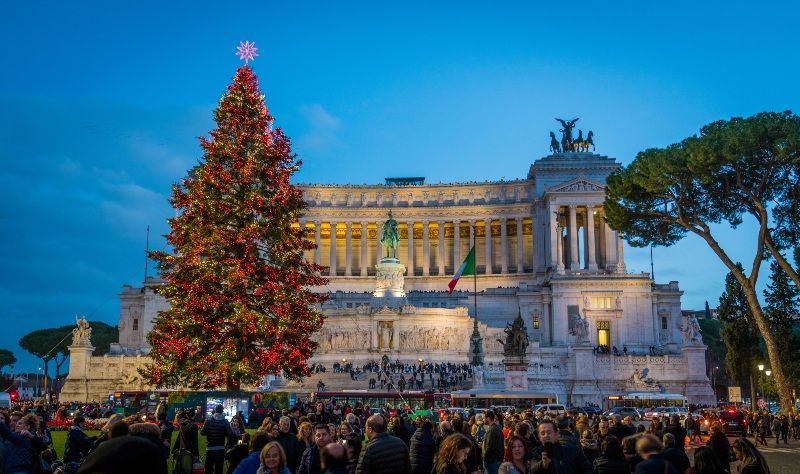 Qué ver en Roma en Navidad: árbol de Piazza Venezia
