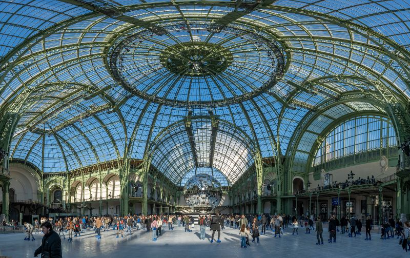 Qué hacer en Navidad en París: patinar sobre hielo en Grand Palais des Glaces