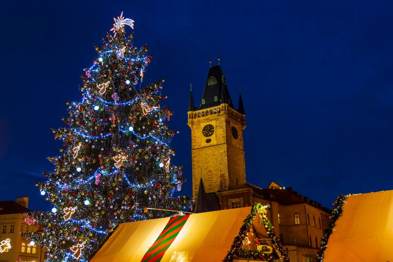 Qué ver en Praga en Navidad: el árbol de la plaza de la Ciudad Vieja