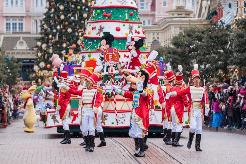 Qué hacer en Navidad en París: visitar Disneyland París en Navidad