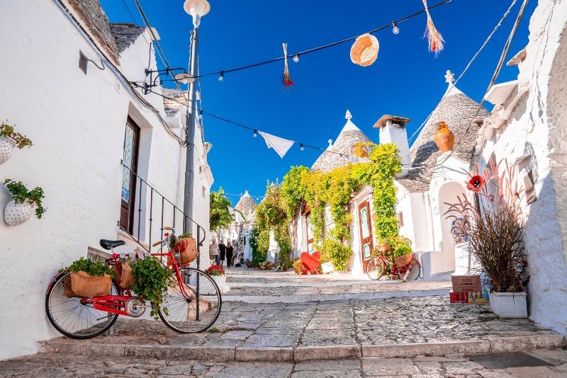 Dónde viajar en agosto barato en Europa: Puglia (Alberobello)