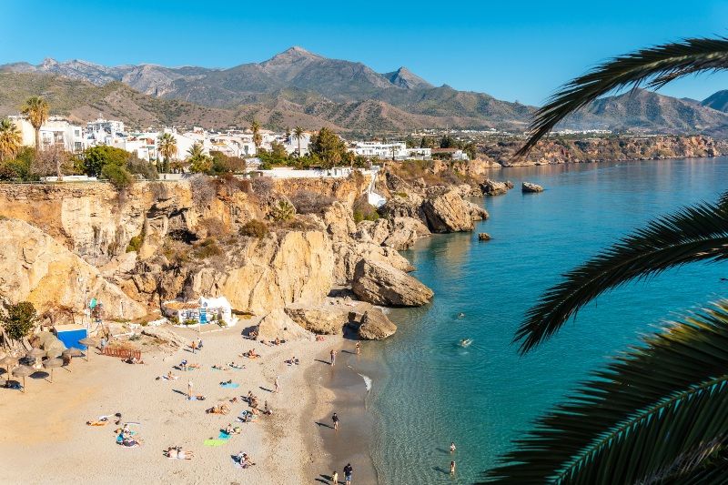 Dónde viajar en agosto con niños: Costa de Málaga (Nerja)