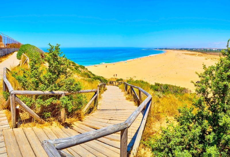 Dónde viajar en agosto en España: Costa de Cádiz (Caños de Meca)