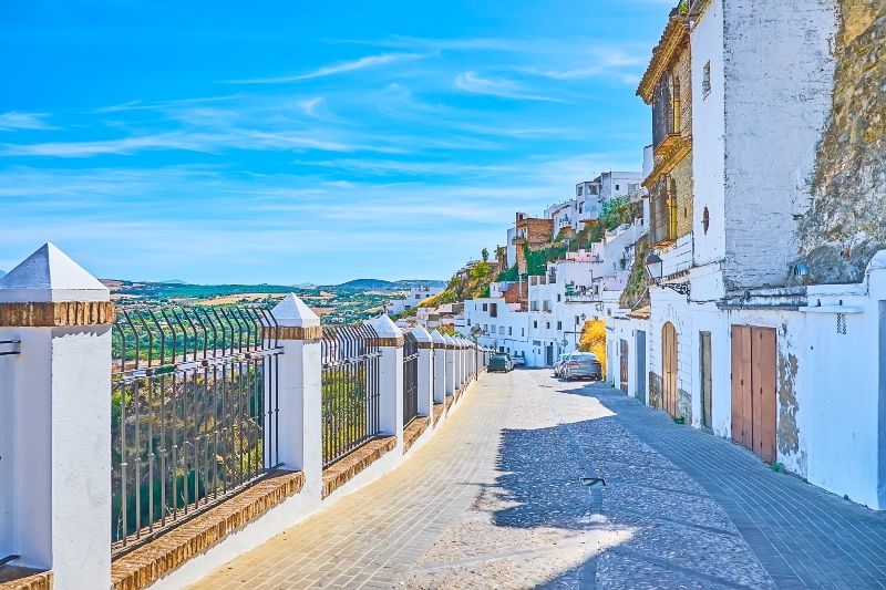 Dónde viajar en mayo por España: Ruta por los Pueblos Blancos de Cádiz