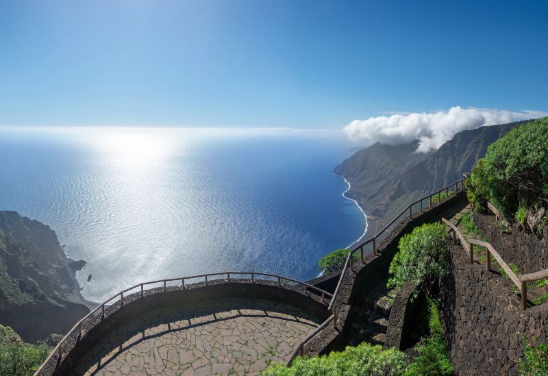Qué ver y hacer en El Hierro: contemplar las vistas desde sus miradores de día o de noche
