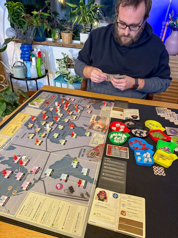 ▷ Los 15 MEJORES juegos de mesa para pasarlo en grande (y nuestros favoritos ❤️) 12 Los mejores juegos de mesa: Pandemic