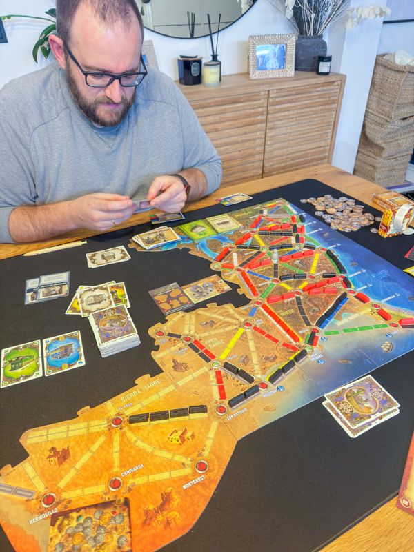 ▷ Los 15 MEJORES juegos de mesa para pasarlo en grande (y nuestros favoritos ❤️) 5 Los mejores juegos de mesa: Aventureros al Tren