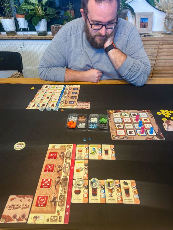 ▷ Los 15 MEJORES juegos de mesa para pasarlo en grande (y nuestros favoritos ❤️) 13 Los mejores juegos de mesa: Coffee Rush