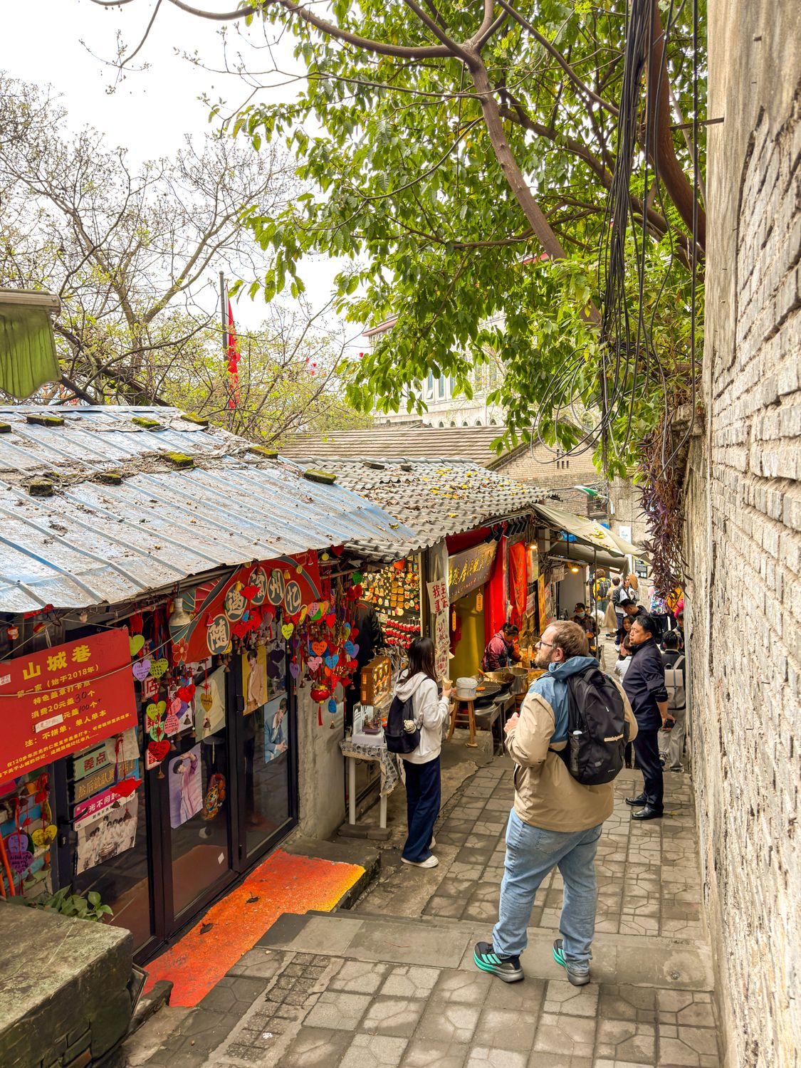 ▷ Qué llevar a China: lista de cosas imprescindibles (y lo que NO volveríamos a cargar) 14 Ruta por China: cómo moverse en un viaje a China por libre - Qué llevar a China: ropa y calzado