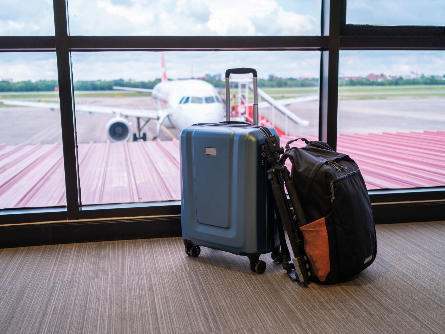 ▷ Equipaje de mano en avión ⚠️ Medidas, trucos y consejos útiles 1 Equipaje de mano en avión: ¿cuántos bultos se pueden llevar?